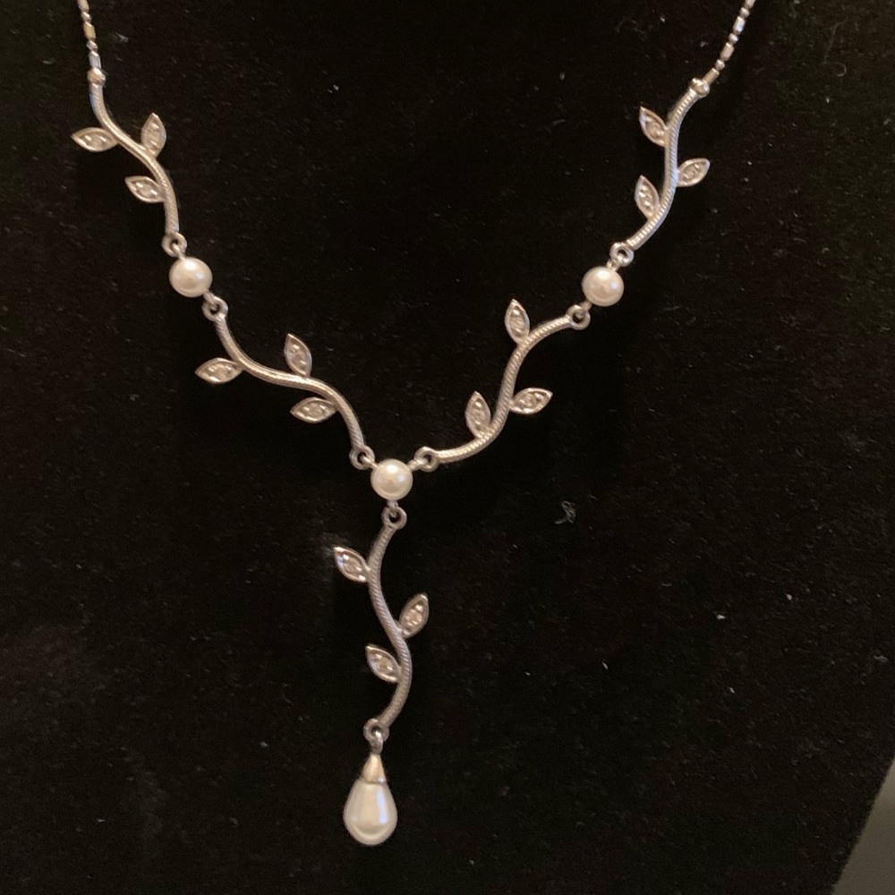 Silver vine inspired necklace pearl teardrop white
